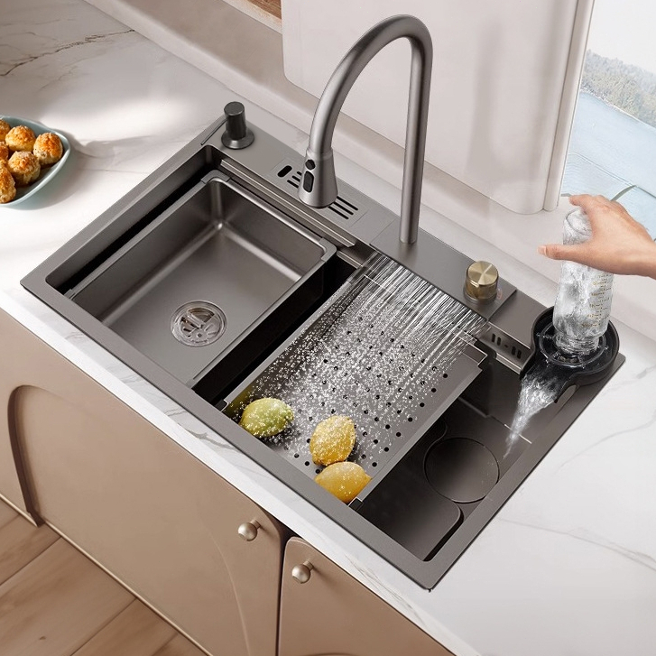 Kit Cuba Cascata Gourmet em Aço Inox Premium: Elegância e Praticidade na Sua Cozinha Se você busca funcionalidade, durabilidade e sofisticação para sua cozinha, o Kit Cuba Cascata Gourmet Aço Inox Premium é a escolha ideal. Este conjunto completo combina design moderno com alta performance, proporcionando uma experiência prática e conveniência no dia a dia