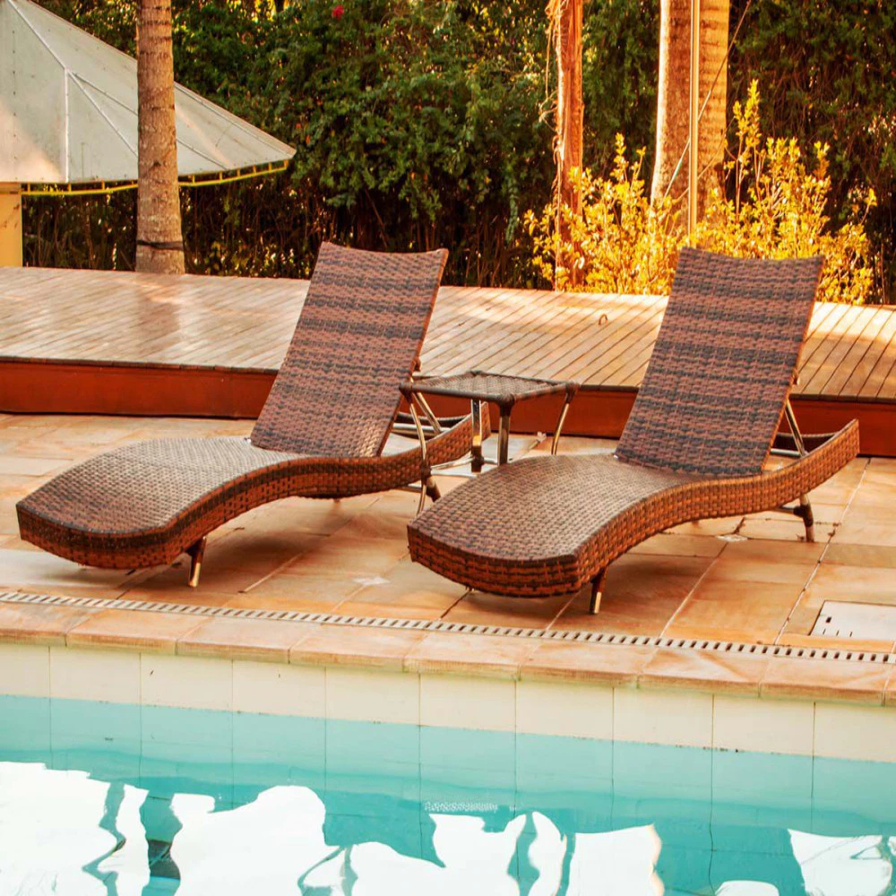 Espreguiçadeiras Bona e Mesa Garden em Alumínio Elegância e Durabilidade para Piscina e Jardim