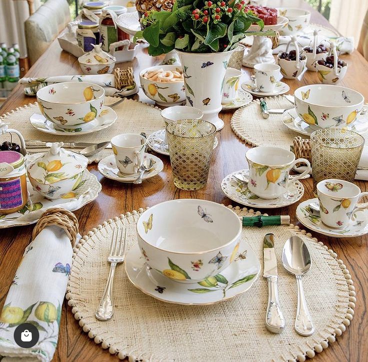 Conjunto de Xícaras de Café de Cerâmica Retrô – Charme e Elegância na Sua Rotina
