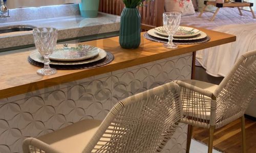 Kit 2 Banqueta Tropicália Fibra Sintética Acabamento Aço Super Confortável e Charmosa Decoração