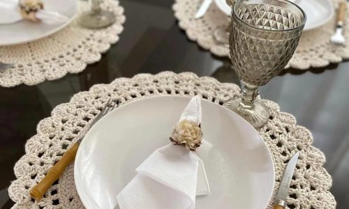 Jogo Americano de Crochê – Elegância Artesanal para Sua Mesa Posta